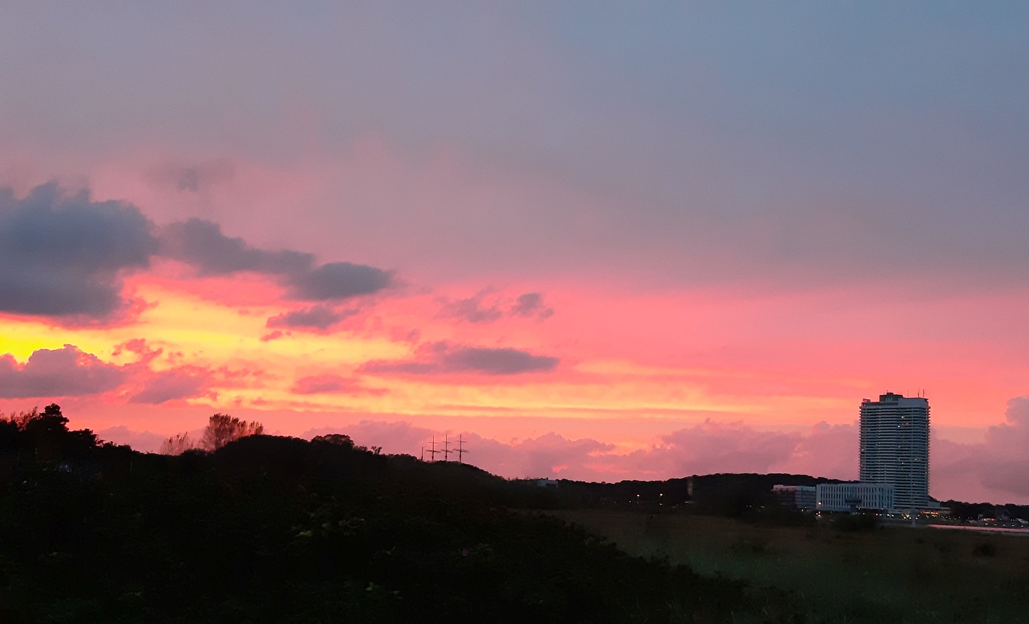 Abendstimmung über Travemünde 1.jpg