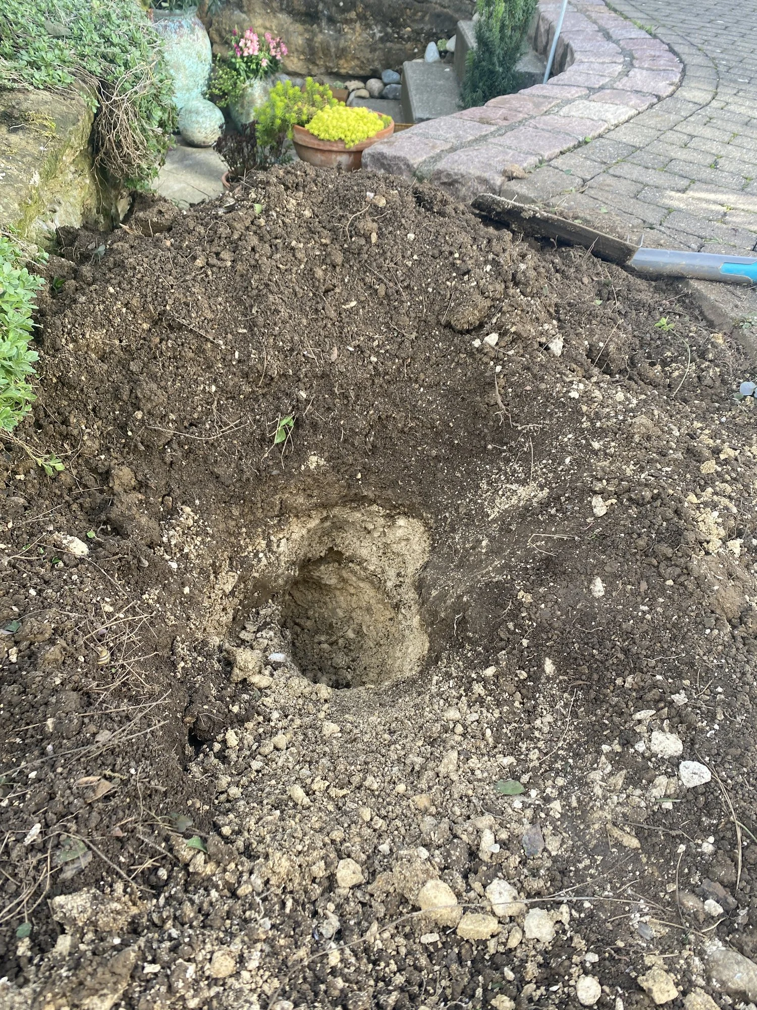 Steinige Gartenboden