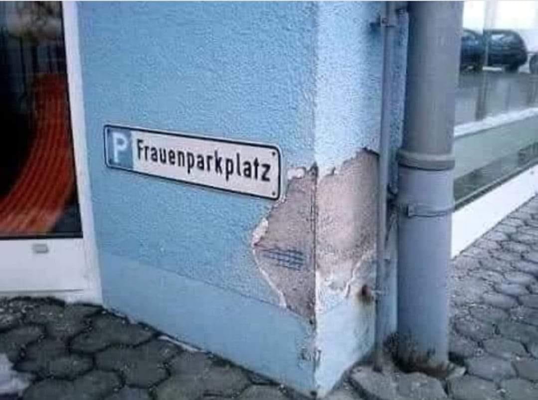 Frauenparkplatz.jpg