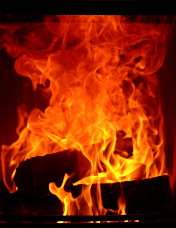 Kaminofen_Feuer_brennt_Wärme2_800.webp
