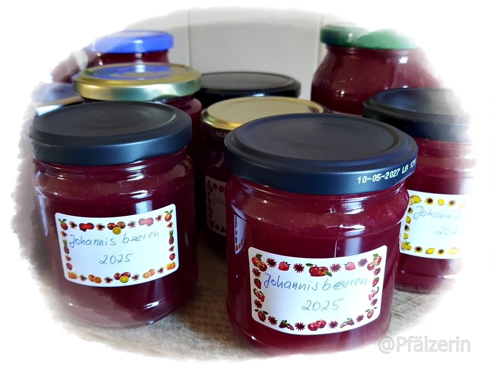 Konfitüre aus roten Johannisbeeren.jpg