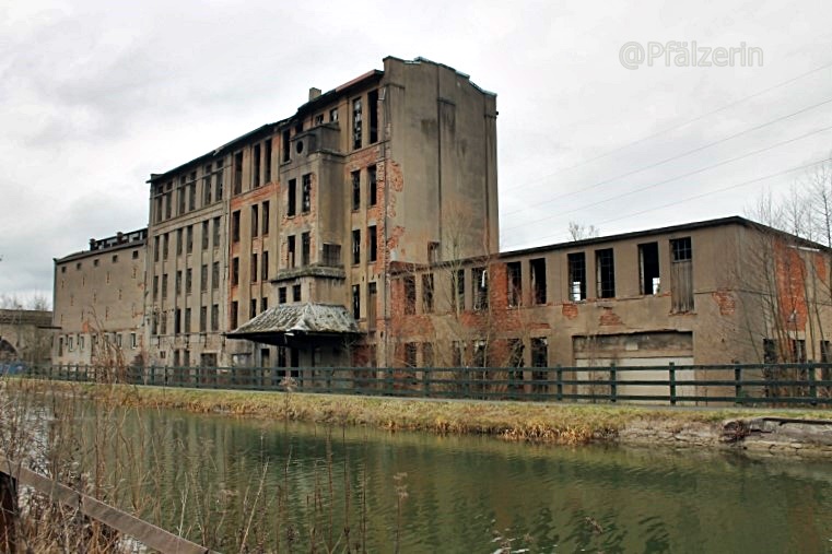 Lost Place am Saarkanal 1.jpg