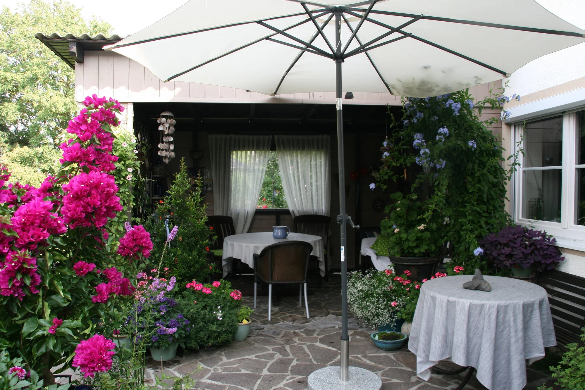 Gartenstammtisch, wo man mit seinen Freuden und hingehen kann