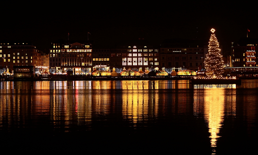 Weihnachtsmarkt_Jungfernstieg_reflection_900.JPG