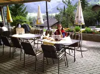 Beim Kaffee im Hotel in Adelboden.webp
