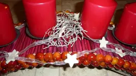 Adventsständer mit Äpfelchen und Deko1.webp