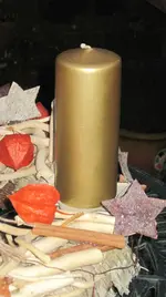 mit goldenen srumpenkerzen.webp