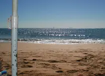 CIMG6149 bafuß am Strand.webp