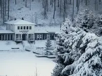 PC186899.webp