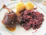 Dezember 2010 Ente mit Rotkohl + Knoedel (1)v.jpg