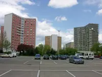 800px-Y-Hochhaus-Halle-Neustadt.webp