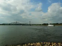 2007_0517DuRbg0060.webp
