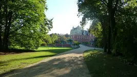 Ausfllug - Schloss, das die Russen 1945 abgebrannt hatten1.webp