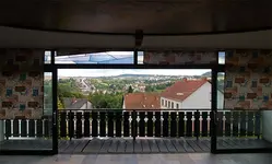 02.webp