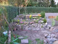 06-ein steingarten entsteht.webp