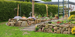 aus dem Garten links Teichanlage_mini.webp