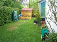 Garten seitlich neben Haus.webp