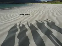 luise-ac Winkende Schatten am irischen Starnd.webp