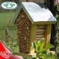 wildbienenkasten mit offenen röhrchen.webp
