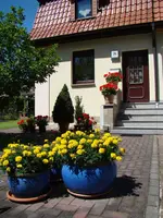 Vor dem Haus.webp