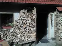 Holz vor der Hütte.webp