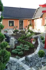 2011KW35_C6422.webp