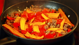 Hack_Zwiebeln_Spitzpaprika_Möhren_1024.webp