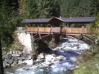 Brücke mit dach.webp