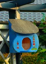Futterhaus_Eichhorn_blau_21052014_500.webp