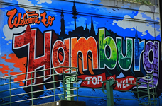 Graffitti unter einer Elbbrücke_800.webp