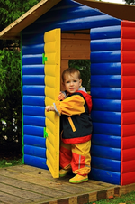 Helena im Spielhaus1_500.webp