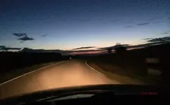 Fo_Strasse_Abend_Sonnenuntergang_Auto__10.2014_mr.ditschy.webp