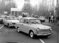 1989-11-10_Die_Trabbis_kommen.webp