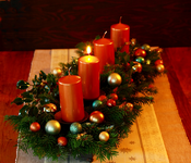 Avent_Deko_ein Licht brennt1_700.webp
