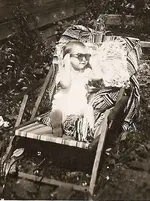 1952_im_Liegestuhl.webp