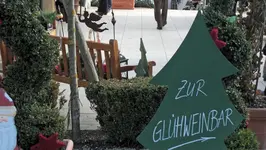 Zur_Glühweinbar.webp