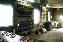 Kentucky_Horse_Park_-_Hufeisenregal.webp