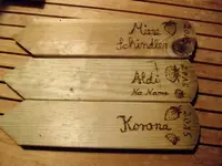 2015-06-12 Holzschilder Erdbeeren Brandmaler.webp