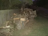 Holz-Warten auf Heinzelmaennchen.....webp