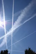 fliegerstreifen himmel.webp