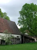 Nichtmehrbewohnte Hasen-und Hühnerställe.webp