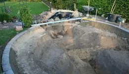 Läufer um Folienteich gemauert2_klein.webp