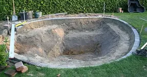Läufer um Folienteich gemauert_klein.webp