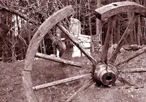 P1050065 wagenrad b as sephia_bearbeitet-1.webp