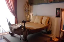 dali-museum-bett-600.webp