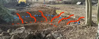 erde an mauer 2.webp