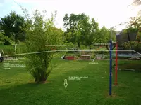 Hühnerproblem - Gartenbild vom 28-05-2016 mit Beschriftung.webp