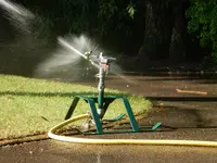 BAUER Kreis-und Sektorregner SR 15 im Rosarium Baden - 18.jpg