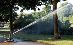 BAUER Kreis-und Sektorregner SR 15 im Rosarium Baden - 27.webp