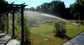 BAUER Kreis-und Sektorregner SB 82 im Rosarium Baden - 32.webp